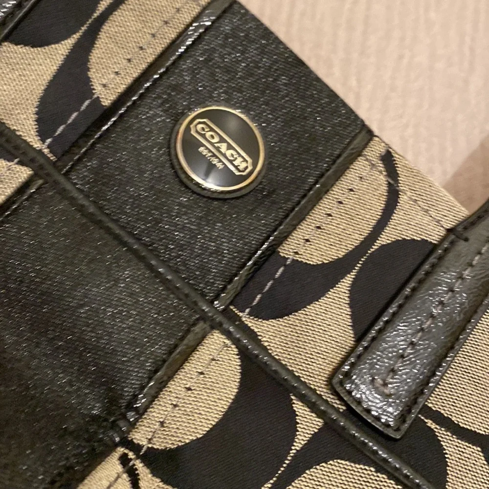 Coach Black and Cream Signature Tote. No. H1380-F25771